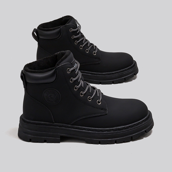 Férfi bőr Martin csizma műszőrmés béléssel, PVC injektált talp, alacsony szár, kerek orr, elöl fűzővel