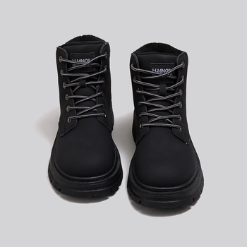 Férfi bőr Martin csizma műszőrmés béléssel, PVC injektált talp, alacsony szár, kerek orr, elöl fűzővel