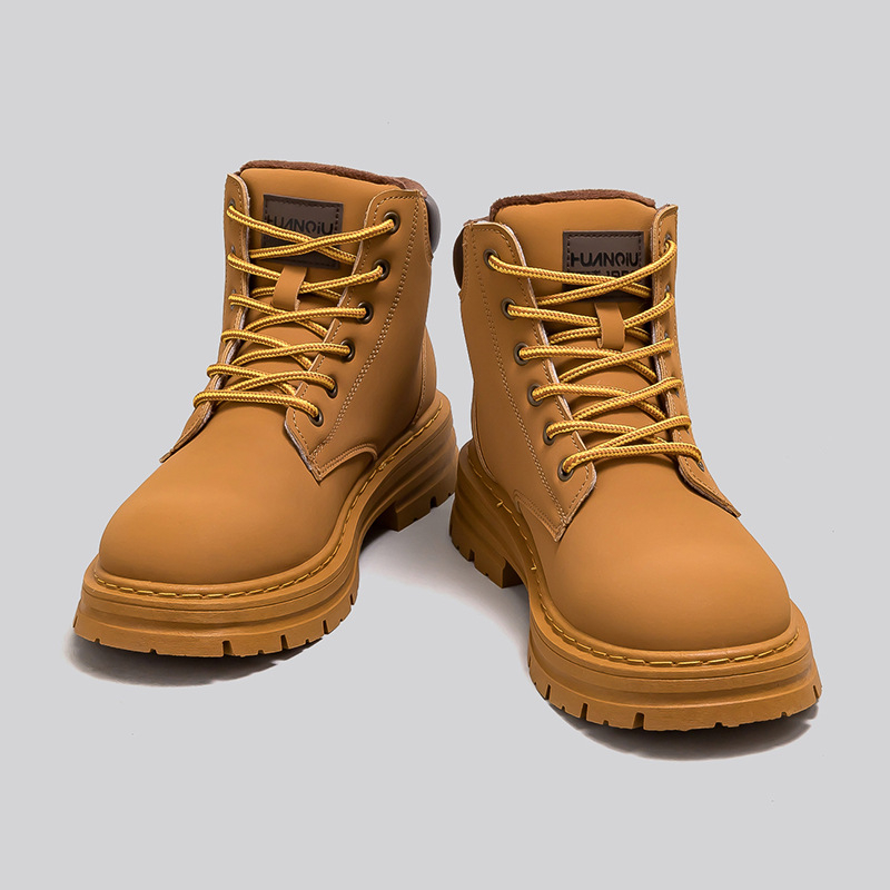 Férfi bőr Martin csizma műszőrmés béléssel, PVC injektált talp, alacsony szár, kerek orr, elöl fűzővel