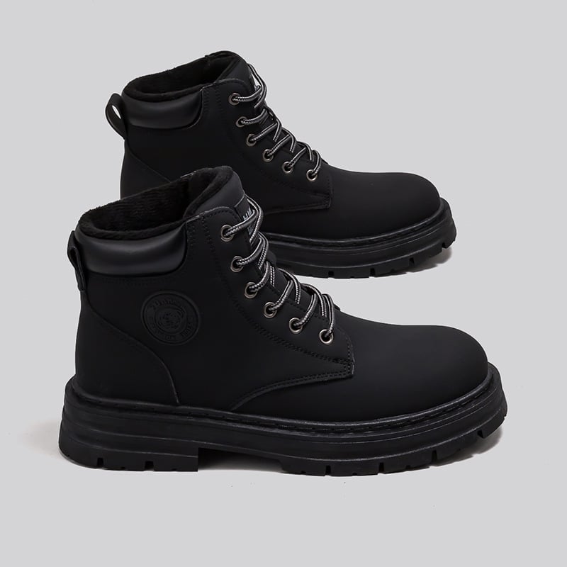 Férfi bőr Martin csizma műszőrmés béléssel, PVC injektált talp, alacsony szár, kerek orr, elöl fűzővel