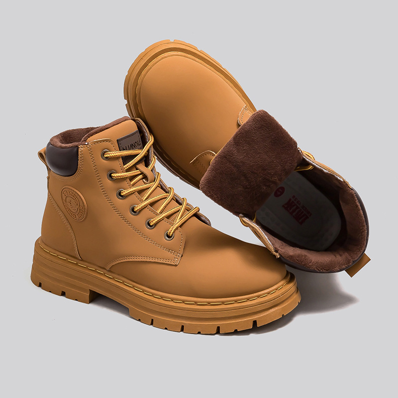 Férfi bőr Martin csizma műszőrmés béléssel, PVC injektált talp, alacsony szár, kerek orr, elöl fűzővel