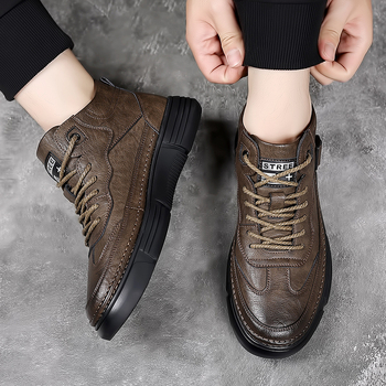 Férfi Martin csizmák, Koreai stílus, téli szezon; légáteresztő, csúszásmentes, melegen tart; felsőrész: másodlagos tehénbőr; belső: mesterséges rövid plüss; talpbetét: PU; talp: gumi; boka magasság: alacsony