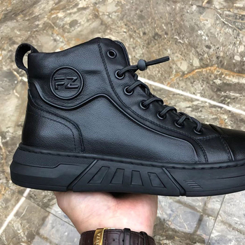 Férfi Martin csizmák, középmagas szár, felső rész marhabőrből, gumitalp, PU talpbetét, plüss bélés