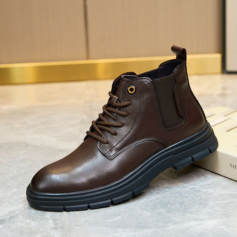 Martin csizma természetes bőr felsőrésszel, gyapjú bélés és talp, gumi talp, kerek orr, középmagas szár