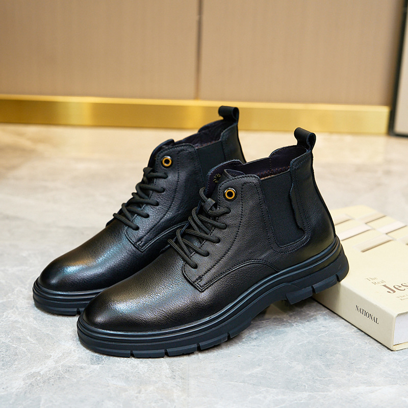 Martin csizma természetes bőr felsőrésszel, gyapjú bélés és talp, gumi talp, kerek orr, középmagas szár