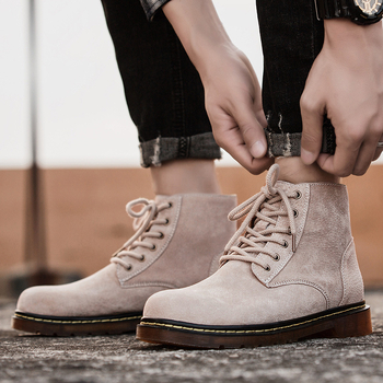 Martin csizmák – felső része valódi bőr, belső bélés műszőrme, PU talpbetét, gumi talp, kerek orr