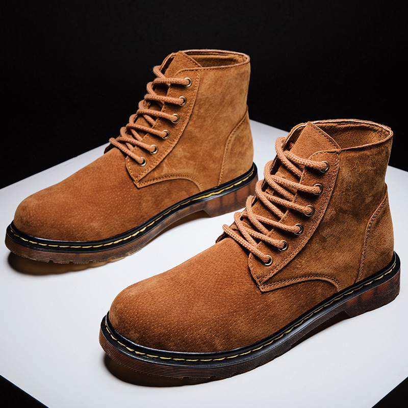 Martin csizmák – felső része valódi bőr, belső bélés műszőrme, PU talpbetét, gumi talp, kerek orr