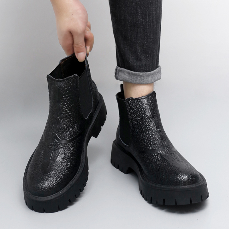 Férfi Martin csizmák, magas szárú, bőr felsőrész, fleeces béléses téli brit stílusú bakancsok; Felsőrész: marha bőre; Talp: gumi; Bélés: PU; Sarokmagasság: 3–5 cm; Szármagasság: középső cső