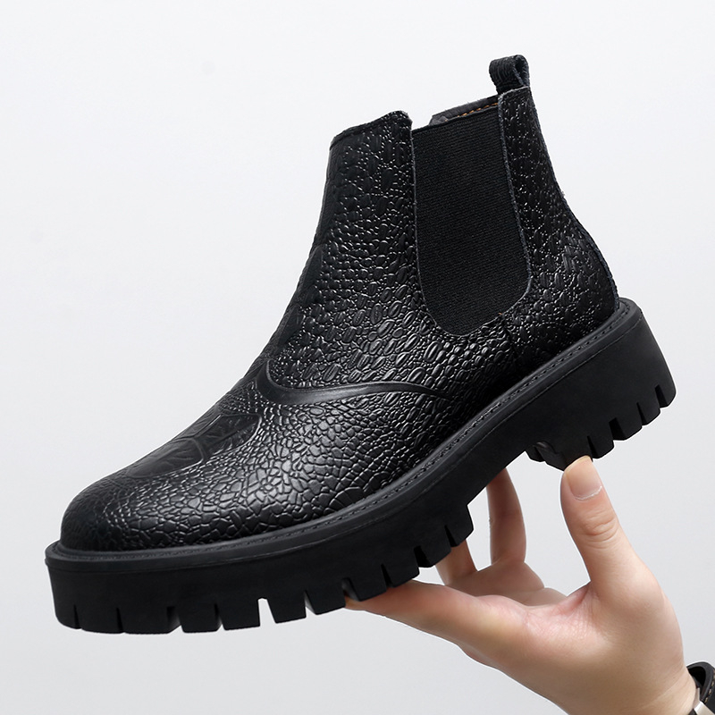 Férfi Martin csizmák, magas szárú, bőr felsőrész, fleeces béléses téli brit stílusú bakancsok; Felsőrész: marha bőre; Talp: gumi; Bélés: PU; Sarokmagasság: 3–5 cm; Szármagasság: középső cső