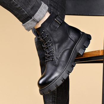 Martin topánky pre mužov na zimu – vrchný diel z dvojvrstvovej hovädzej kože, vnútorná výstelka z umelej krátkej plyšu, gumová podrážka, bočný zips, stredne vysoký podpätok 3–5 cm