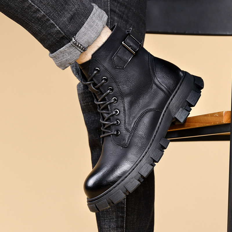 Martin topánky pre mužov na zimu – vrchný diel z dvojvrstvovej hovädzej kože, vnútorná výstelka z umelej krátkej plyšu, gumová podrážka, bočný zips, stredne vysoký podpätok 3–5 cm