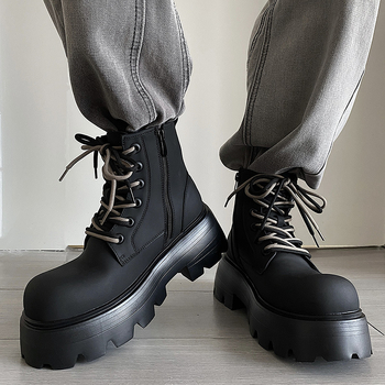 Martin čizme od kože, dvostruko kožni gornji dio, unutarnja od umjetnog kratkog pliša, prednje vezanje, niski pet 1–3 cm