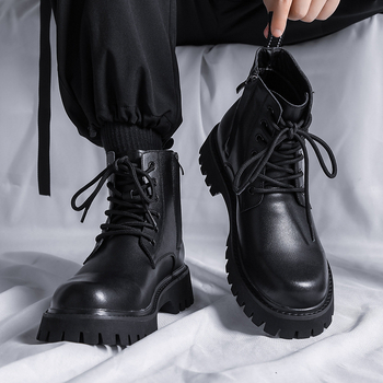 Muške Martin čizme, visoki dio, prozračna mrežasta unutrašnjost, gumeni potplat, niski pet 1–3 cm