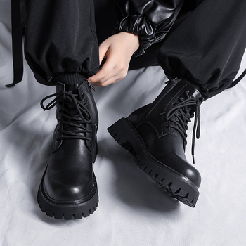 Muške Martin čizme, visoki dio, prozračna mrežasta unutrašnjost, gumeni potplat, niski pet 1–3 cm