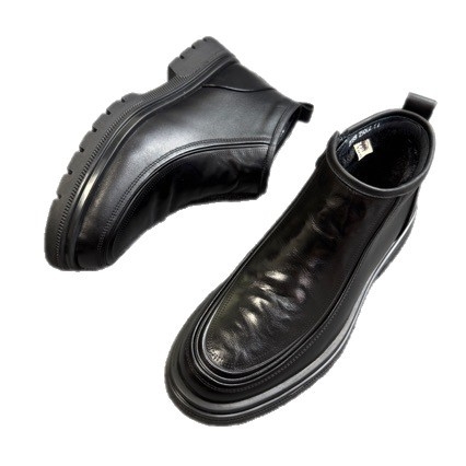 Martin čizme od kože prvog sloja, gumena potplat, srednje visine potkoljenice, zaobljeni vrh, podstava od sintetičkog krzna