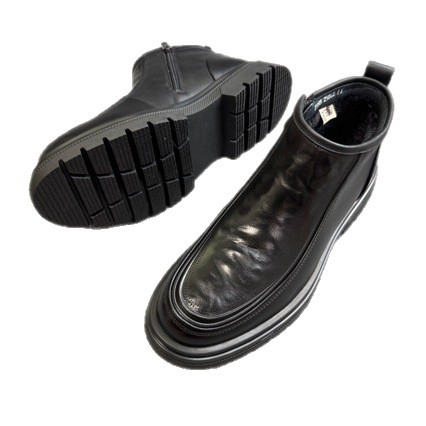 Martin čizme od kože prvog sloja, gumena potplat, srednje visine potkoljenice, zaobljeni vrh, podstava od sintetičkog krzna