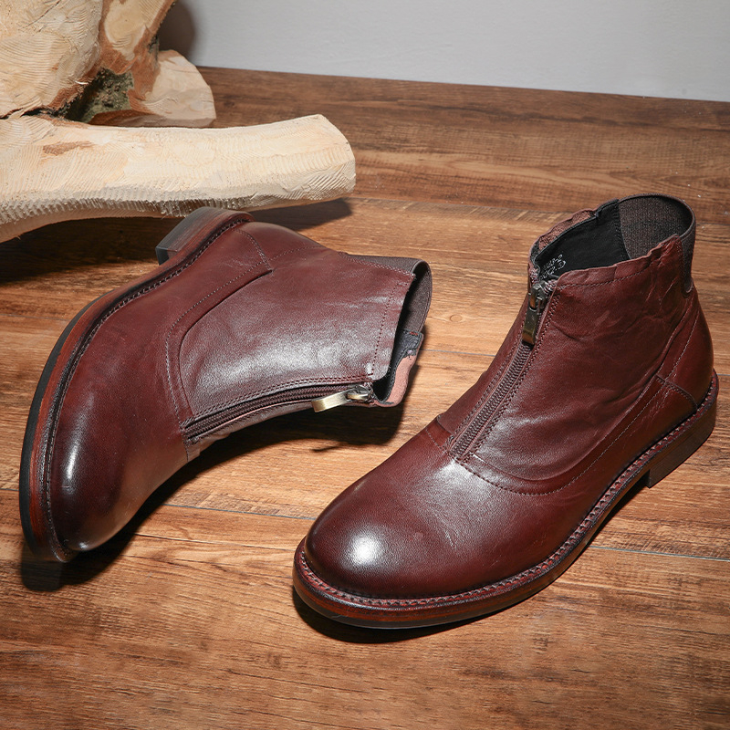 Topánky Chelsea z pravej kože, vrchná časť z pravej kože, kožená podrážka, okrúhla špička, stredná výška topán, nízky masívny podpätok (1–3 cm).