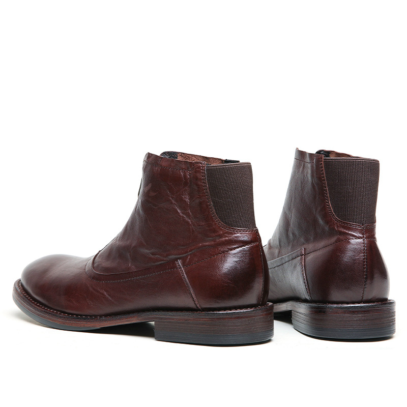 Topánky Chelsea z pravej kože, vrchná časť z pravej kože, kožená podrážka, okrúhla špička, stredná výška topán, nízky masívny podpätok (1–3 cm).