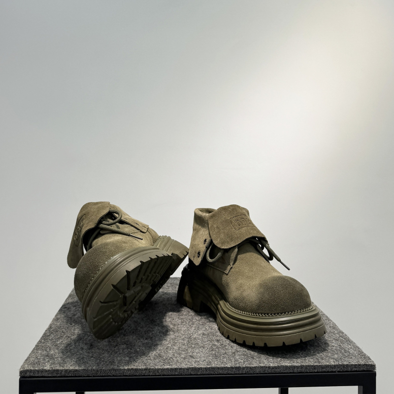 Muške Martin čizme, vezanje, visoke, retro izgreban izgled, gornji dio od kravljeg velura, gumeni potplat, zimski model