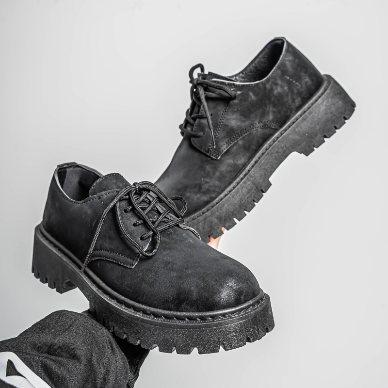 Pánske čižmy Martin - PU vršok, gumová podrážka, klinová Päta 3–5 cm, šnúrky vpredu, jeseň 2025.