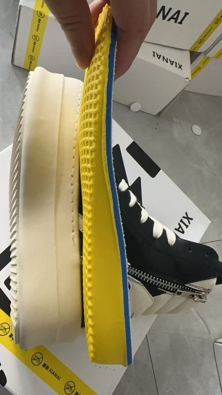 Unisex vysoké čižmy z umelej PU kože, podrážka z gumovej peny, vysoký shaft, okrúhla špička, zapínanie na šnúrky vpredu