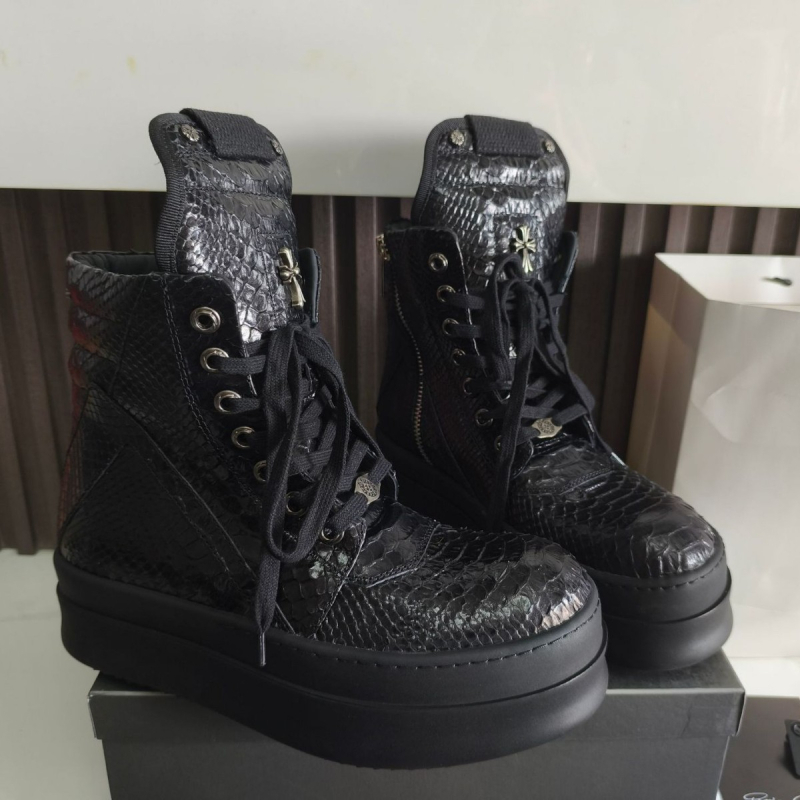 Унисекс високи ботуши с инвертирана триъгълна дебела подметка, горна част от змийска кожа, гумена подметка, странична ципа, 3-5 см височина на тока.