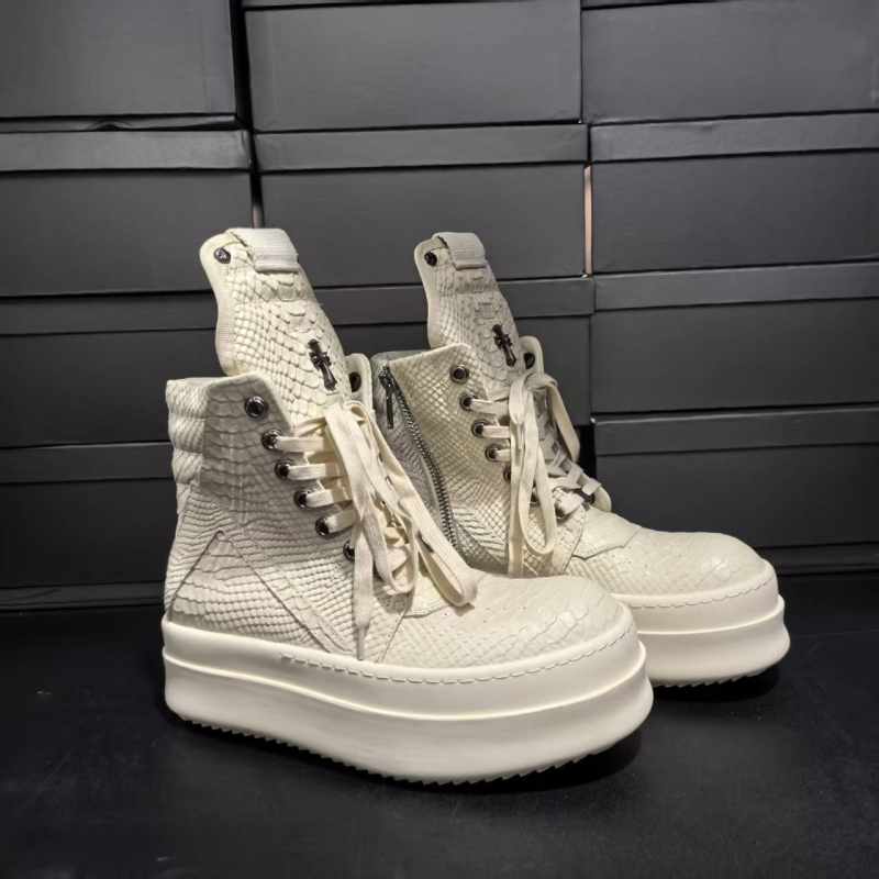 Унисекс високи ботуши с инвертирана триъгълна дебела подметка, горна част от змийска кожа, гумена подметка, странична ципа, 3-5 см височина на тока.