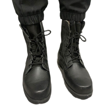 Pánske Martin topánky, vrchnok z pravej kože, okrúhla špička, vysoký horný diel s šnúrkami, vulkanizovaná podrážka, podšívka z ovčej kože