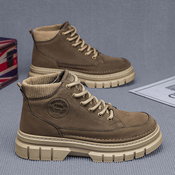 Ghete bărbați Martin cu partea superioară din nubuk, talpă din Cauciuc groasă, căptușeală din plasă și branț PU, închidere cu șiret în față