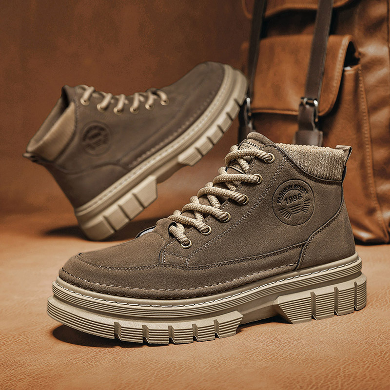 Ghete bărbați Martin cu partea superioară din nubuk, talpă din Cauciuc groasă, căptușeală din plasă și branț PU, închidere cu șiret în față