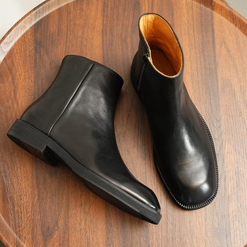 Chelsea čizme, vintage stil, zimski model srednje visine, gornji dio od kože prvog sloja krave; podstava od prirodne kože; ulošak od prirodne kože; gumeni potplat; visina pete niska 1-3 cm