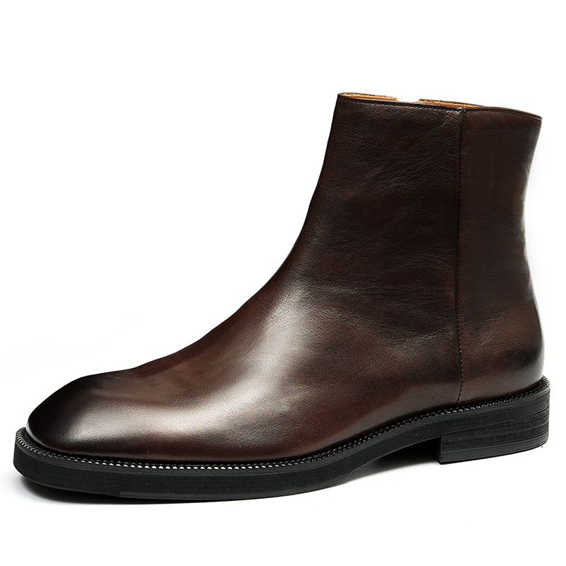 Chelsea čizme, vintage stil, zimski model srednje visine, gornji dio od kože prvog sloja krave; podstava od prirodne kože; ulošak od prirodne kože; gumeni potplat; visina pete niska 1-3 cm