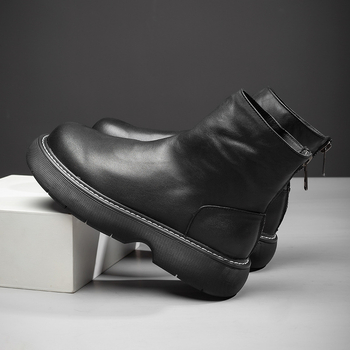 Ghete Martin pentru bărbați cu talpă groasă, exterior din piele de primă clasă; căptușeală din piele de porc; talpă din cauciuc; înălțime călcâi 3–5 cm; închidere cu fermoar la spate