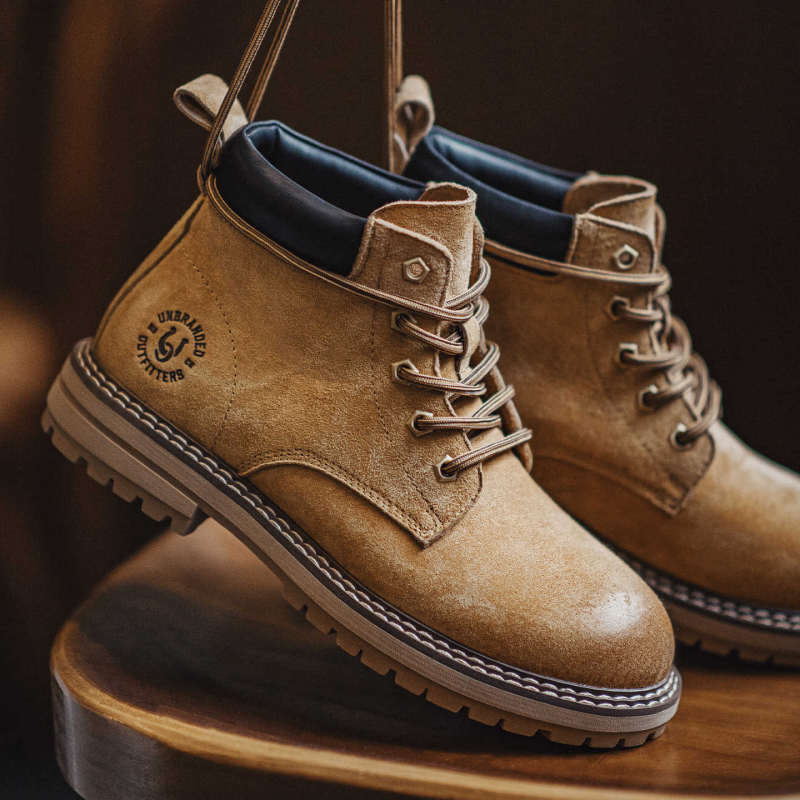 Muške Martin čizme srednje visine, casual outdoor stil; gornji dio: pig split leather i sintetička koža; potplat: guma; visina čizme: srednja; unutarnja podstava od vune i shearling