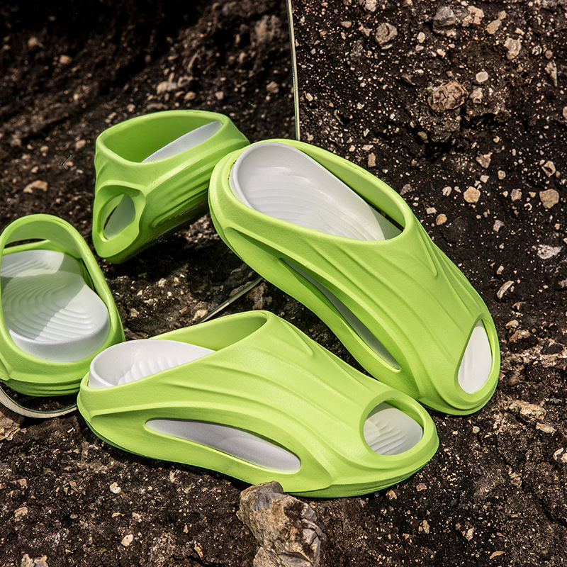 Pánske flip-flopy s EVA hornou, EVA podrážkou, injekčná technológia podrážky, leto 2024