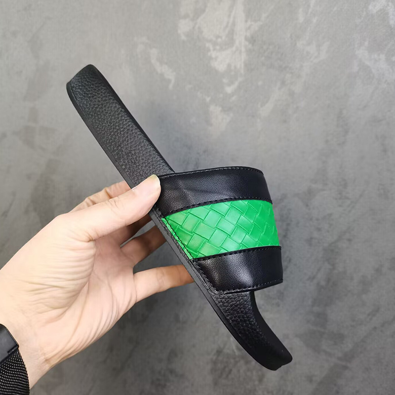 Uniszex PVC papucs egypántos, csúszásmentes talppal és szagtalanító talpbetéttel kültéri nyári viseletre (Tavasz 2025)