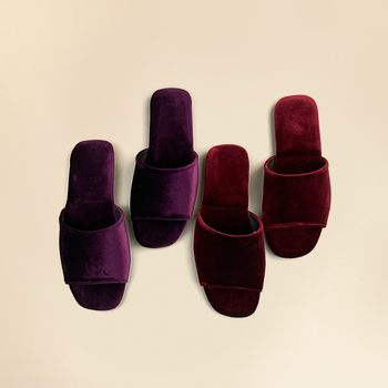 Slip-on beltéri cipő nubuk felsőrésszel és gumírozott talppal, egyszerű stílus, nyári 2025 kiadás