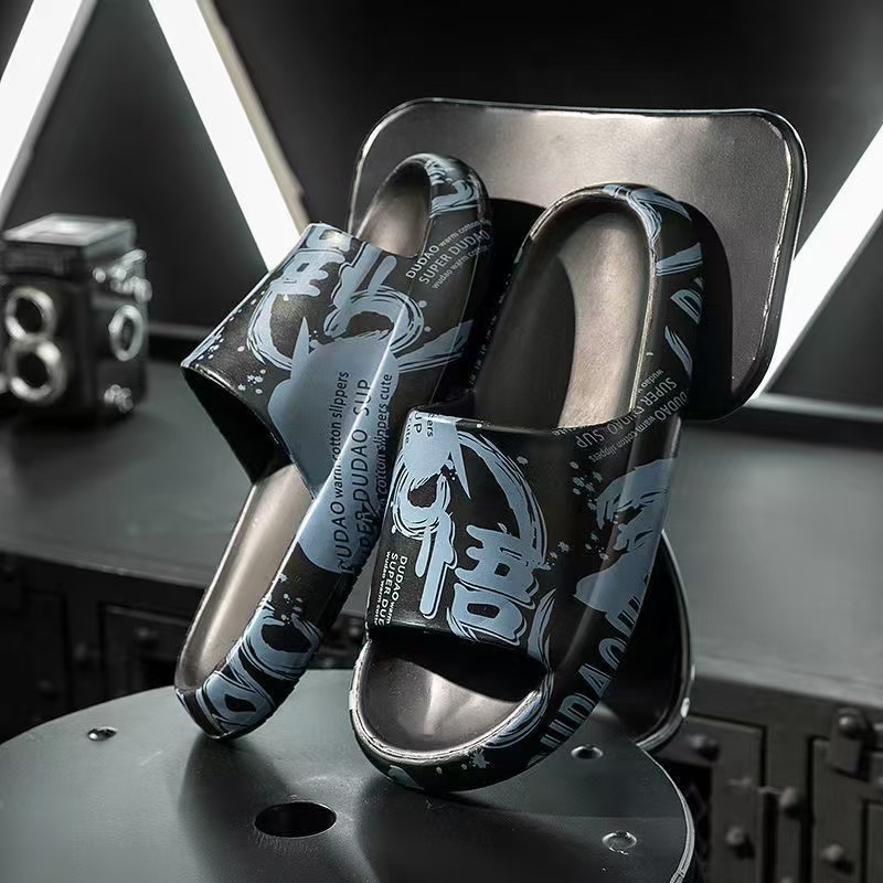 Férfi papucs, PVC felső rész és PVC talp, injektált talp, csúszásmentes, beltéri és kültéri használatra, nyárra.