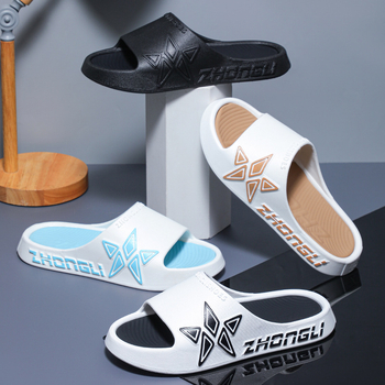 Férfi kültéri papucs, vastag csúszásmentes talppal, PVC felsőrész, PVC talp, injektált talpt technológia