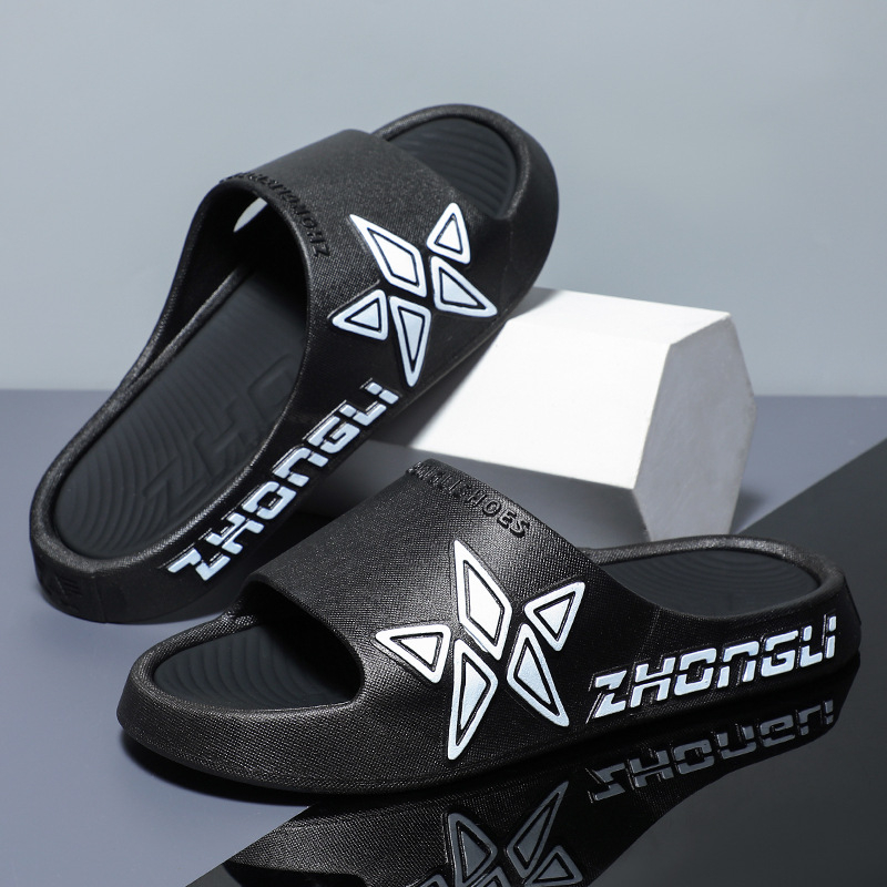 Férfi kültéri papucs, vastag csúszásmentes talppal, PVC felsőrész, PVC talp, injektált talpt technológia