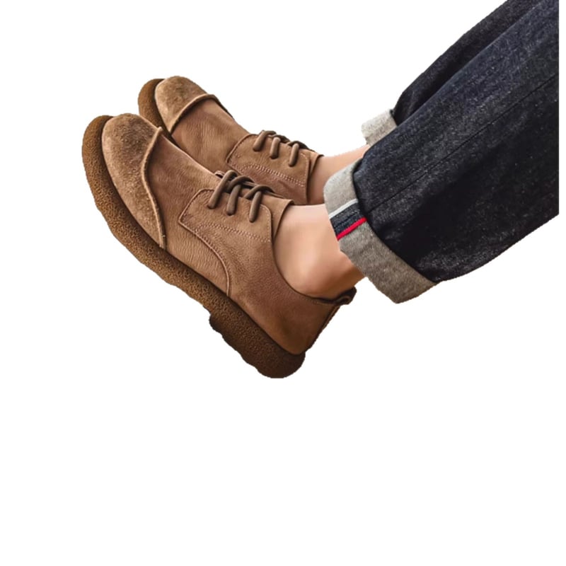 Férfi Martin csizmák, vintage stílus, bokát érő fazon, fűzős elülső rész, PU felső rész, PU bélés és talpbetét, műanyag talp öntött technológiával, kerek orr, alacsony sarkú 1-3 cm