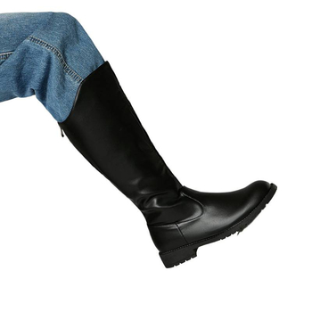 Jazdecké čižmy, vrchný materiál umelej PU, výška nad kolená, zaoblená špička, gumová podrážka, nízky podpätok