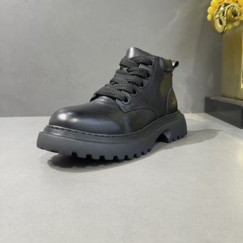 Pánske Martin topánky z pravej kože – vysoký vrchný diel, zvyšujú výšku, prvotriedna teľacia koža, okrúhla špička, stredná päta 3–5 cm, podrážka z gumovej peny