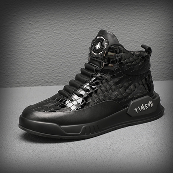 Kožne visoke čizme, gornji dio od dvostruke teleće kože, gumeni potplat, okrugli vrh, niska potpetica