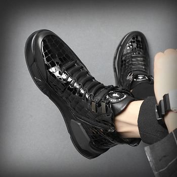 Kožne visoke čizme, gornji dio od dvostruke teleće kože, gumeni potplat, okrugli vrh, niska potpetica