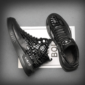 Kožne visoke čizme, gornji dio od dvostruke teleće kože, gumeni potplat, okrugli vrh, niska potpetica