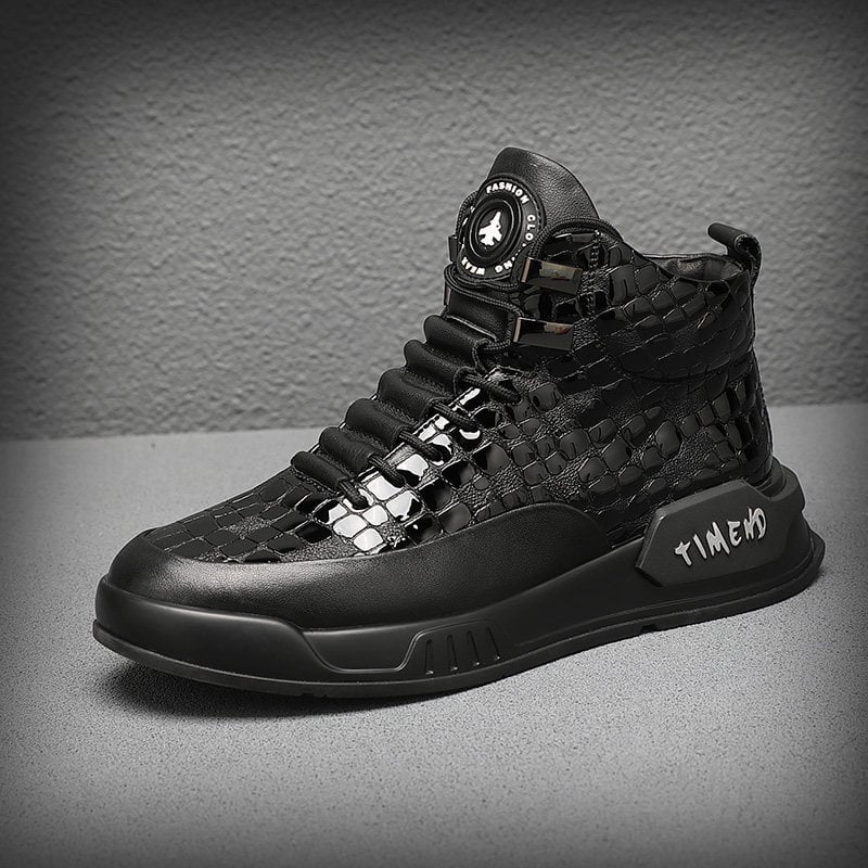 Kožne visoke čizme, gornji dio od dvostruke teleće kože, gumeni potplat, okrugli vrh, niska potpetica