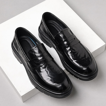 Muške kožne slip-on loaferice s gumom, prava koža, kožni vrh (nos), nizak klin 1–3 cm, prozračna PU uložak