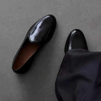 Pánske mokasíny z umelej kože, EVA podrážka, PU podšívka, ostro špičatý nos, ľahké obúvanie, business casual štýl, uvedenie na trh jesenná 2025