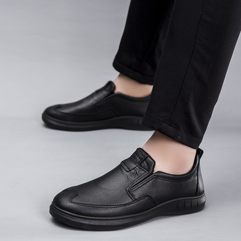 Pánske loafers – PU vrchná časť, okrúhla špička, textilná stielka, bavlnená podšívka, podrážka injektovaná